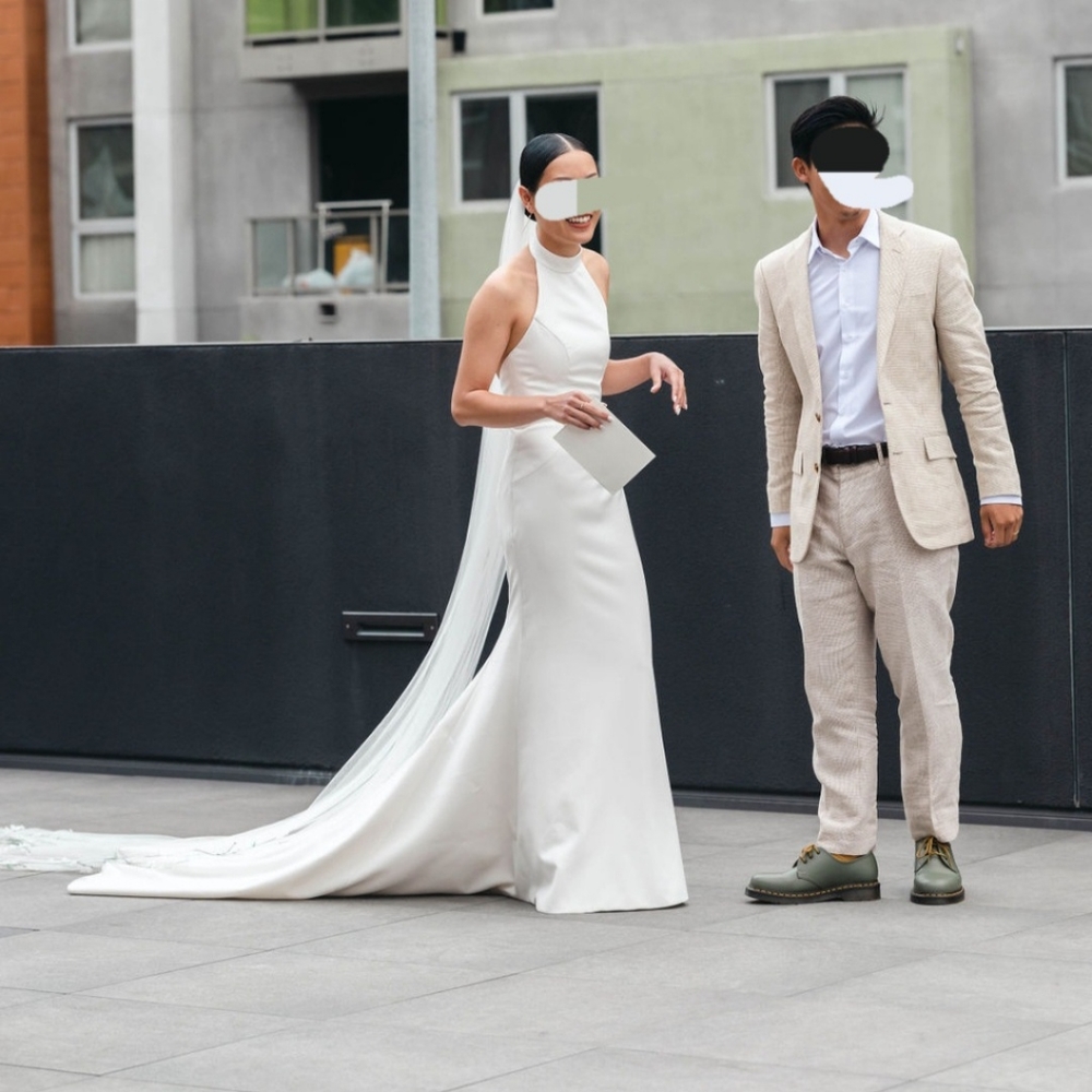 Wedding dress - Picture 2 of 3